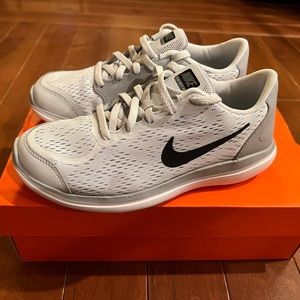 NIKE FLEX 2017 RN (PS) Sneakers Girls Size 3Y Pure Platinum/Black-Wolf Grey